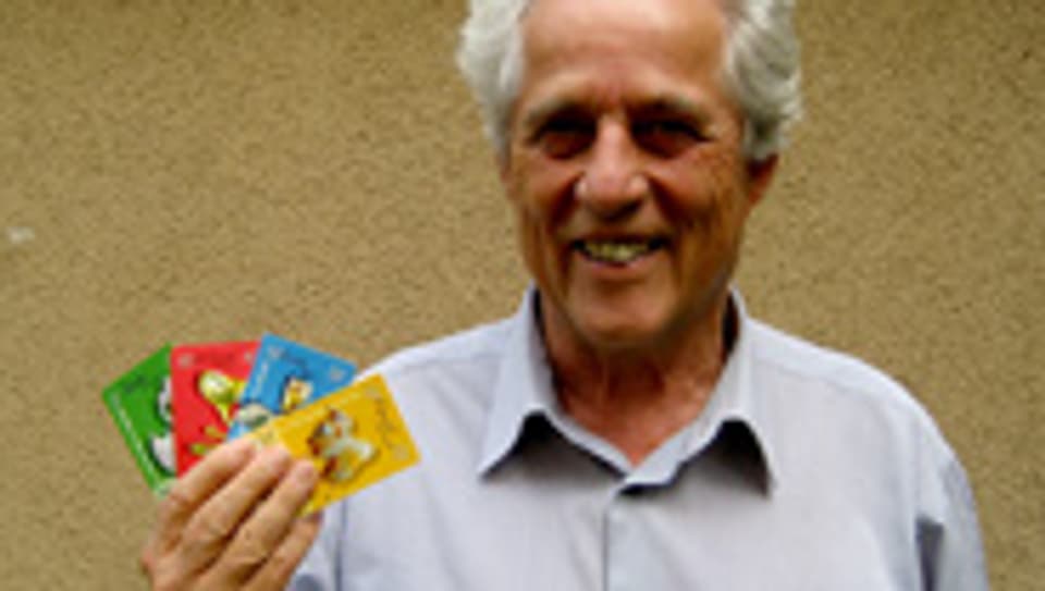 Spielerfinder Louis Waldispühl mit «Mobbolo»-Karten.