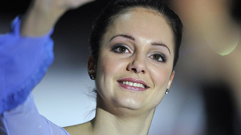 Europameisterin Sarah Meier verabschiedet sich zum Schluss er Europameisterschaften 2011 in Bern vom Publikum.