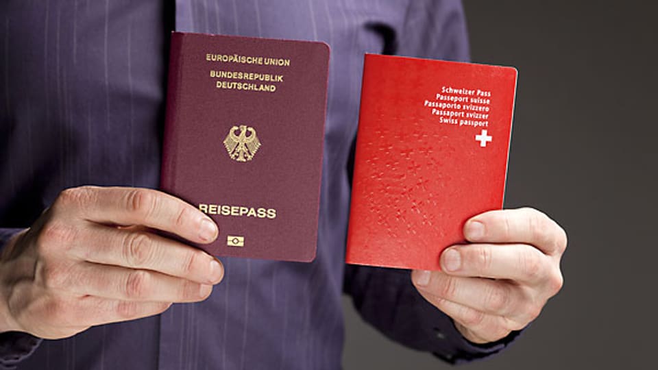 Deutscher und Schweizer Reisepass.