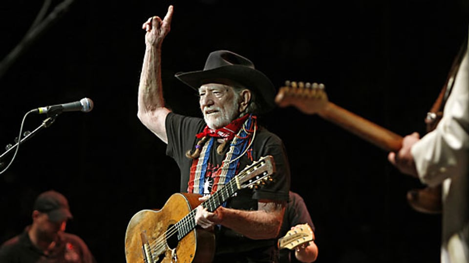 Willie Nelson gibt ein Konzert für die Opfer der Waldbrände in Texas, Oktober 2011.