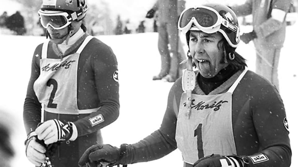 Bernhard Russi (Nr.2) und Roland Collombin (Nr.1) bei der Herren-Abfahrt während der alpinen Ski-Weltmeisterschaft in St. Moritz, Februar 1974.