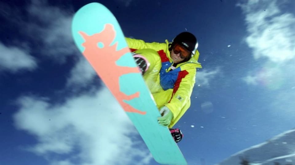 Snowboarden ist für Träger von künstlichen Hüft- oder Kniegelenken weniger geeignet.