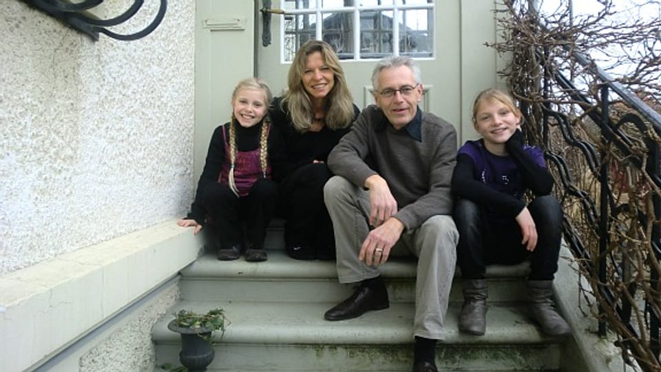 Peter Urech aus Burgdorf mit seiner Zweitfamilie: Ehefrau Annemarie und die Töchter Lisa und Anna