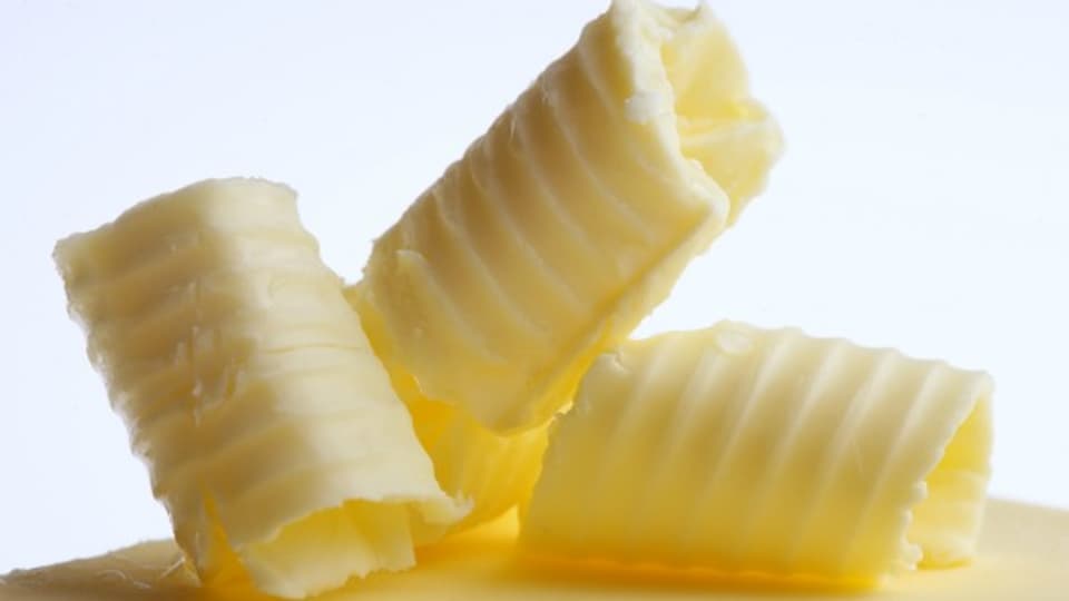 Den Cholesterinspiegel kann man auch durch körperliche Aktivität beeinflussen. Cholesterinsenkende Margarinen helfen nur bedingt.