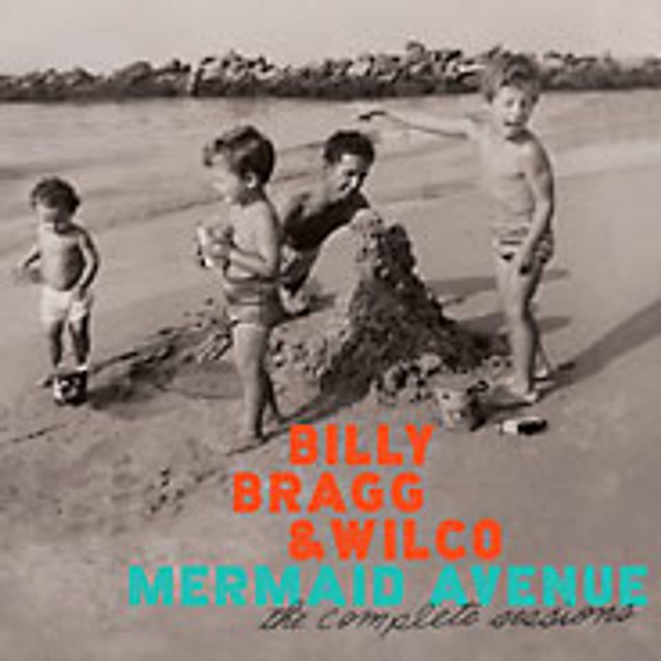 CD-Cover: Vater und Kinder Guthrie am Strand von Coney Island, 1947.