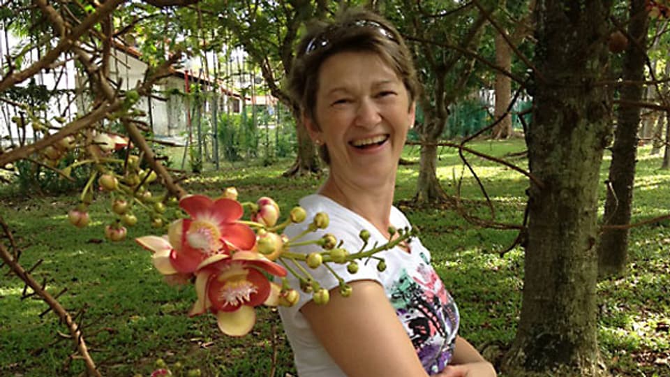 Esther Wenger (53) und lebt seit dem 23. Februar 2012 mit ihrem Mann in Singapur.
