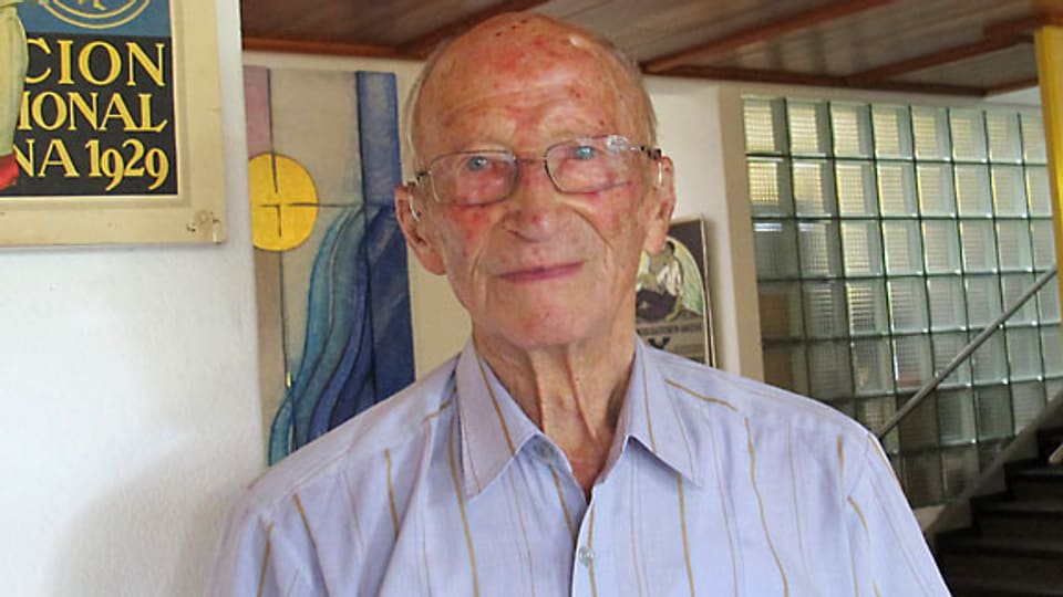 Der Plakatsammler Rudolf Hofer, 95 jährig, im Altersheim «Schlössli» in Pieterlen.