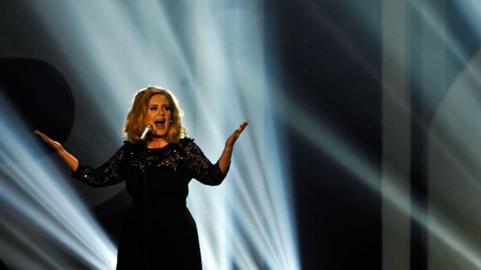 Adele an den BRIT Music Awards 2012.