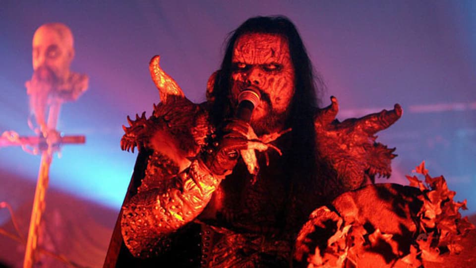 Lordi ist eine 1992 gegründete finnische Hard-Rock-Band. Sie ist bekannt für ihre ungewöhnlichen Zombie- und Monster-Bühnenkostüme.