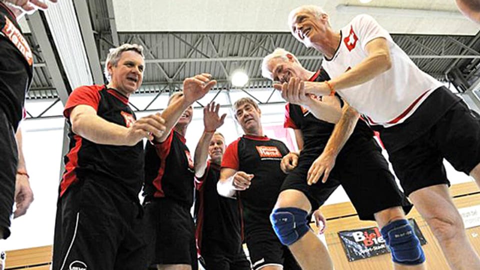 «Ziel ist der WM-Titel!»: Die Schweizer Volleyball-Veteranen haben ein strenges Trainingsjahr hinter sich und fliegen mit Zuversicht in die USA an die Senioren-WM.