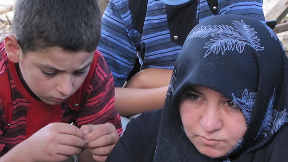 Eine syrische Flüchtlingsfamilie im Libanon, die dringend Hilfe benötigt.