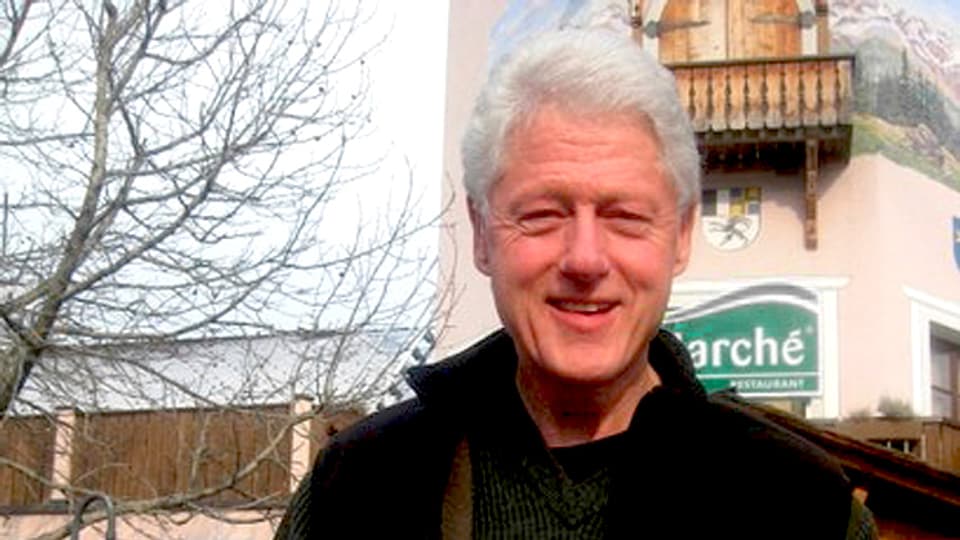 Für einmal ohne Entourage: Bill Clinton auf der Autobahnraststätte.