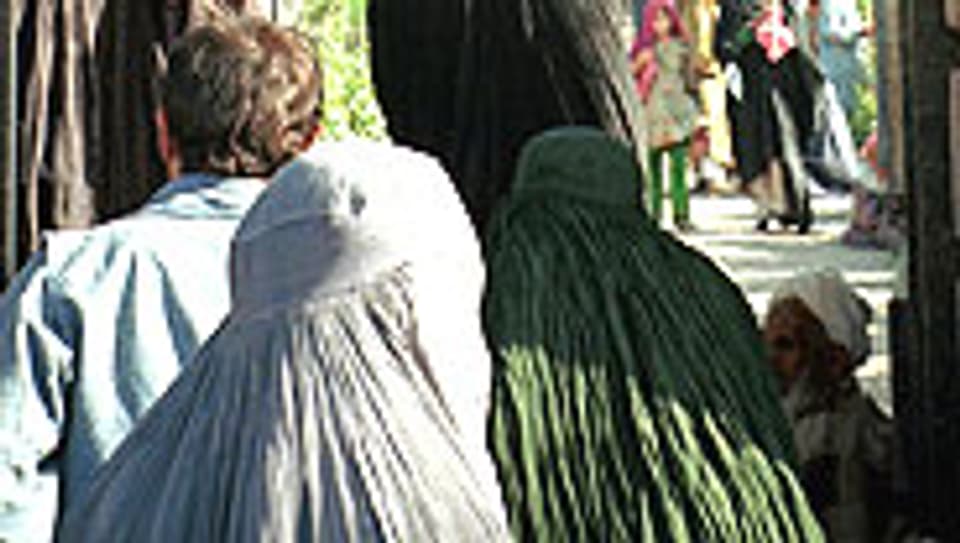 Die Burka - traditionelle Kleidung der afghanischen Frau