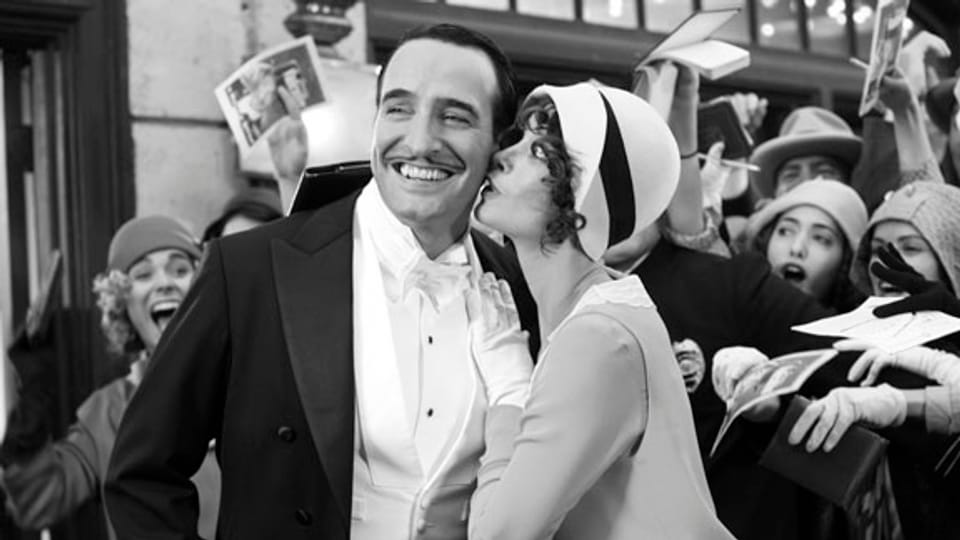 Ein Kuss, der die Filmwelt verändert: Hollywood-Star George Valentin (Jean Dujardin) und Statistin Peppy Miller  (Bérénice Bejo).