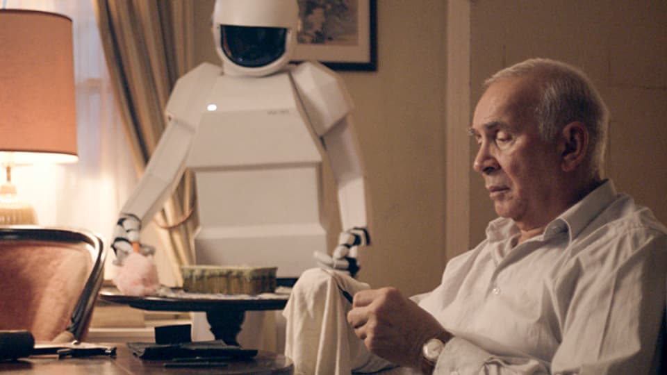 Der 74-jährige Frank Langella überzeugt als dementer Frank, Peter Sarsgaard leiht dem Hilfsroboter die Stimme.