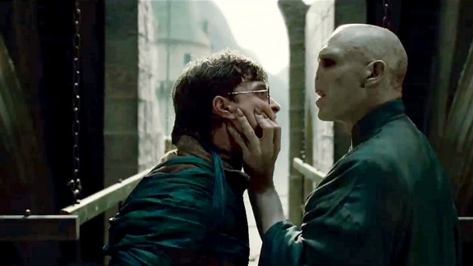 Das letzte Duell zwischen Harry Potter (Daniel Radcliffe) und Lord Voldemort (Ralph Fiennes).