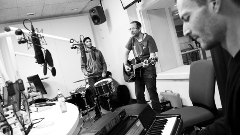 Biggles und Band performen live im DRS 3-Studio.