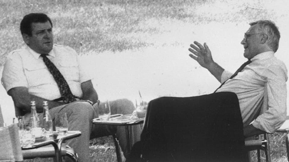 Trennung oder nicht? Der Slovakische Premierminister Vladimir Meciar (links) diskutiert im Sommer 1992 mit dem Tschechischen Premier Vaclav Klaus über die Trennung der Tschechoslowakei.