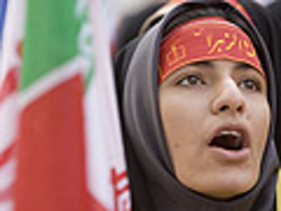 Iranische Demonstrantin in Teheran
