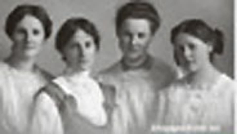 Vier Schwestern um 1910