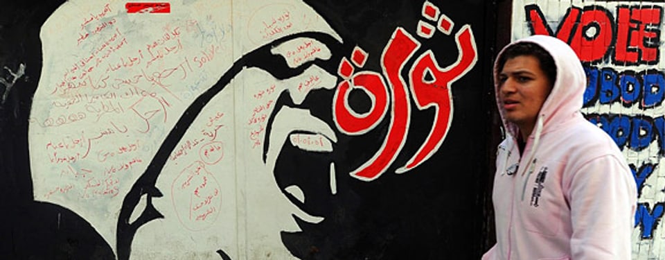 Die Unzufriedenheit hält an: Graffiti in Kairo mit dem Spruch «Revolution».