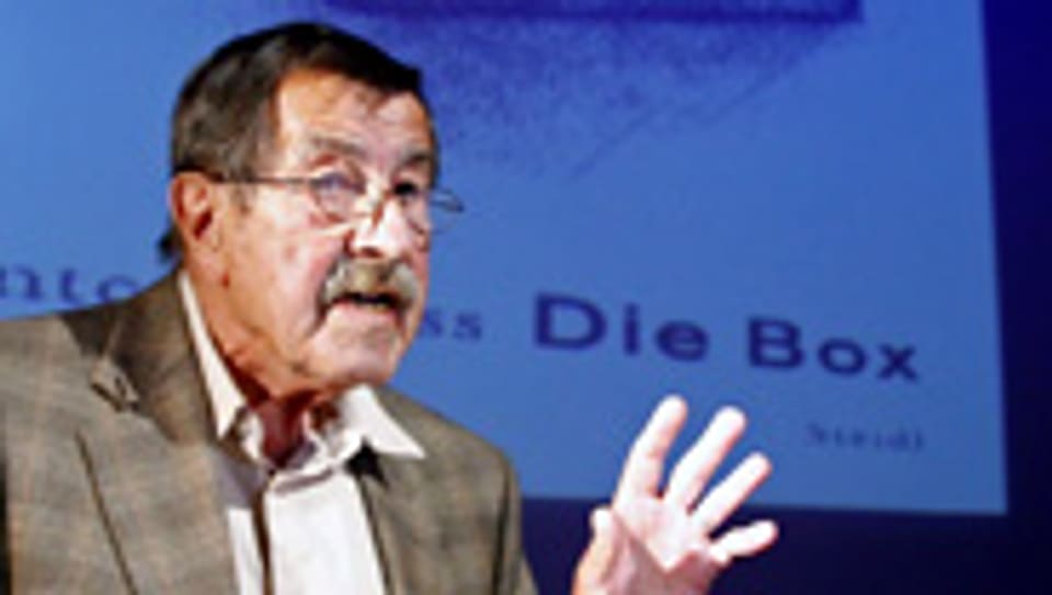 Günter Grass bei der Lesung seines neuesten Buches «Die Box» in Hamburg.