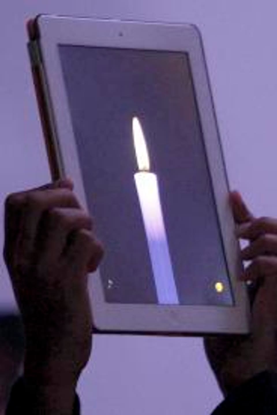 Kerzen-App auf einem iPad im Gedenken an Steve Jobs.