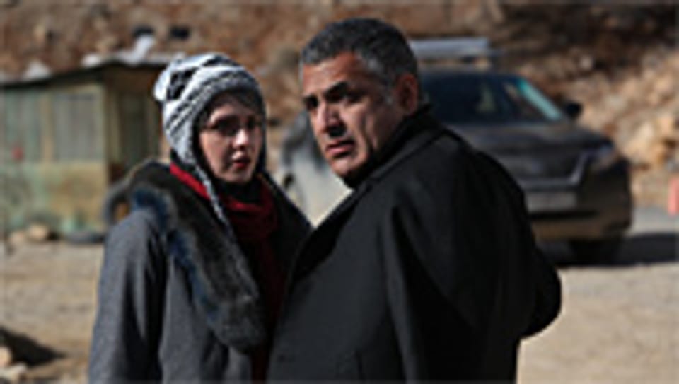 Sind die beiden tatsächlich in wohltätiger Mission unterwegs? Leyla (Taraneh Alidoosti) und Kaveh (Mani Haghighi).