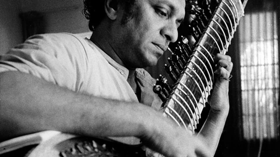 Der Sitarspieler Ravi Shankar in Los Angeles, 1967.