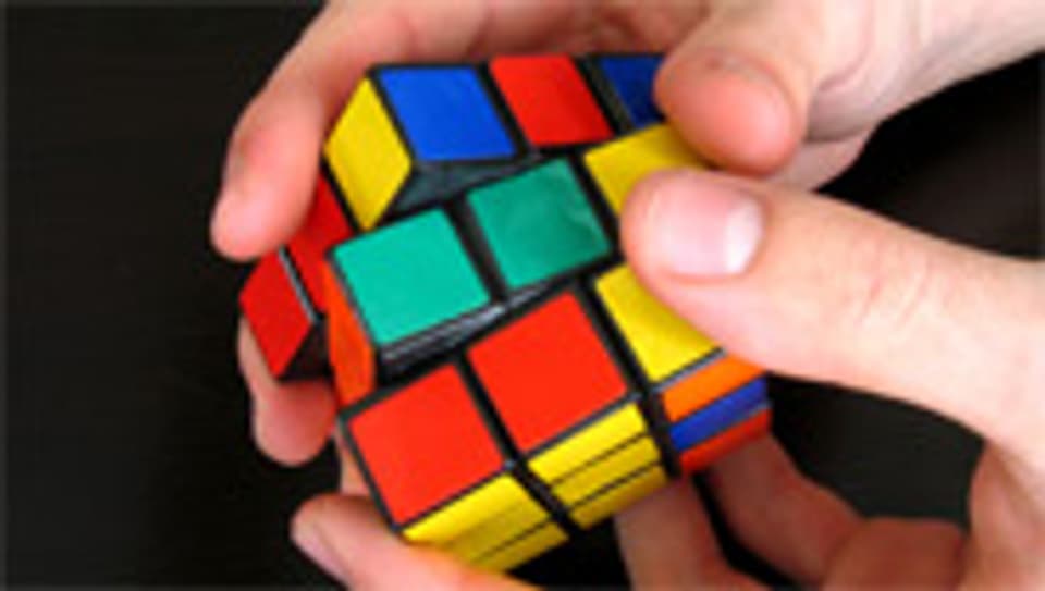 Auch ein Intelligenztest: Das Lösen eines Rubik Cube.