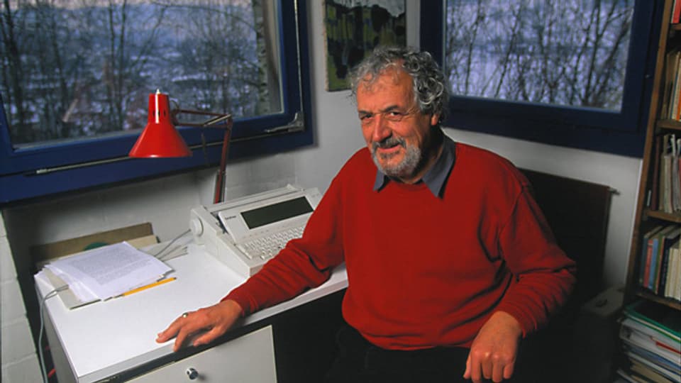 Ernst Eggimann 1997 an seinem Arbeitsplatz in Zürich.