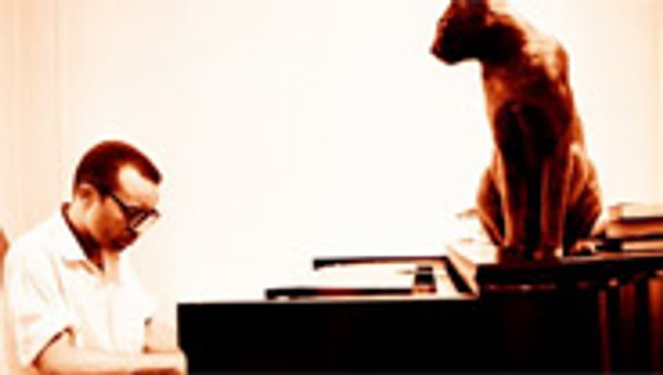 Cecil Taylor am Klavier mit Katze, 1960.