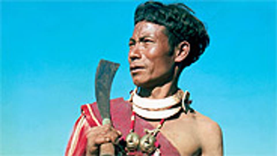 Mann der Sangtam-Naga in festlicher Kleidung (1975).
