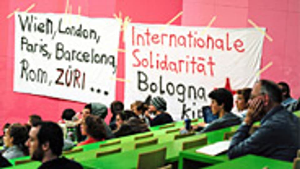 Vollversammlung der protestierenden Studenten und Studentinnen an der Universität Zürich.