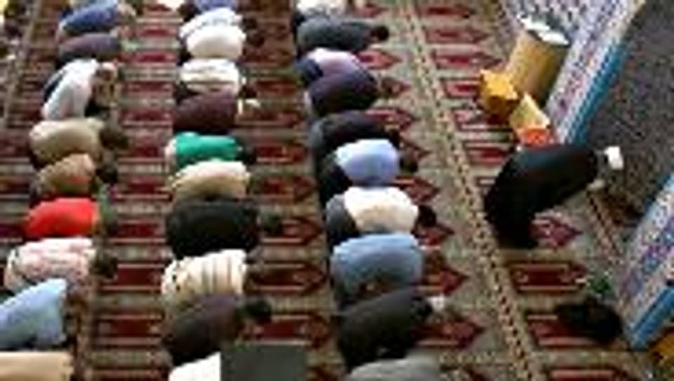 Muslimische Gläubige beim Freitagsgebet.