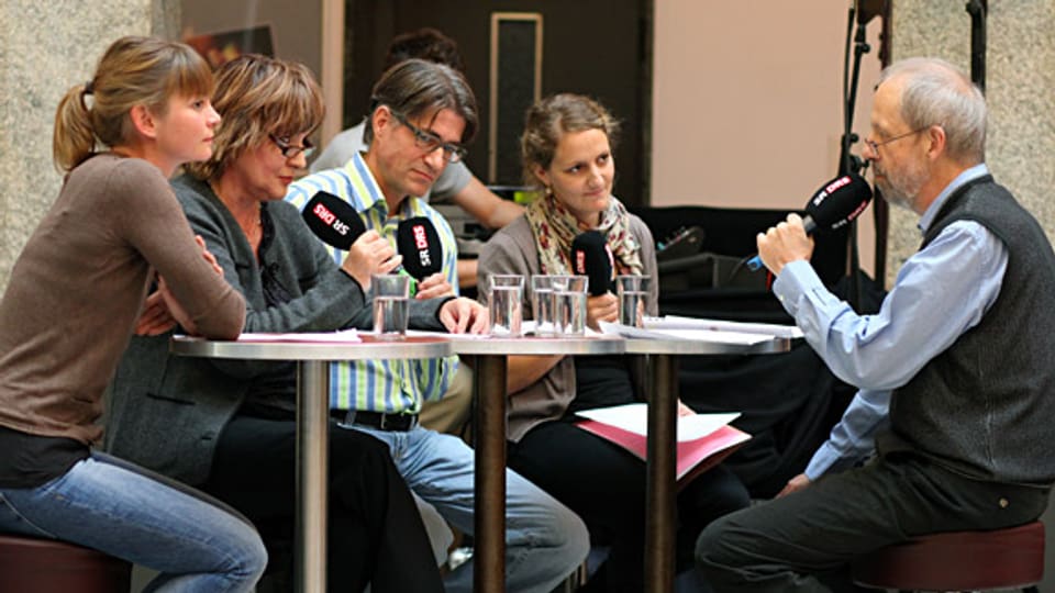 Debatte im Kulturcafé (v.l.): Anja Häusermann, Ulrich Frischknecht, Kurt Reusser, Judith Schubiger.