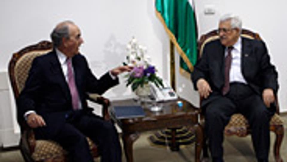 Nahost-Vermittler George Mitchell im Gespräch mit Palästinenser-Präsident Mahmoud Abbas, Oktober 2010.