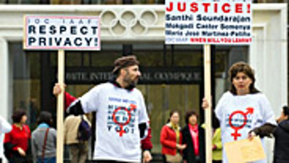 Mitglieder von zwischengeschlecht.org demonstrieren für Anerkennung.