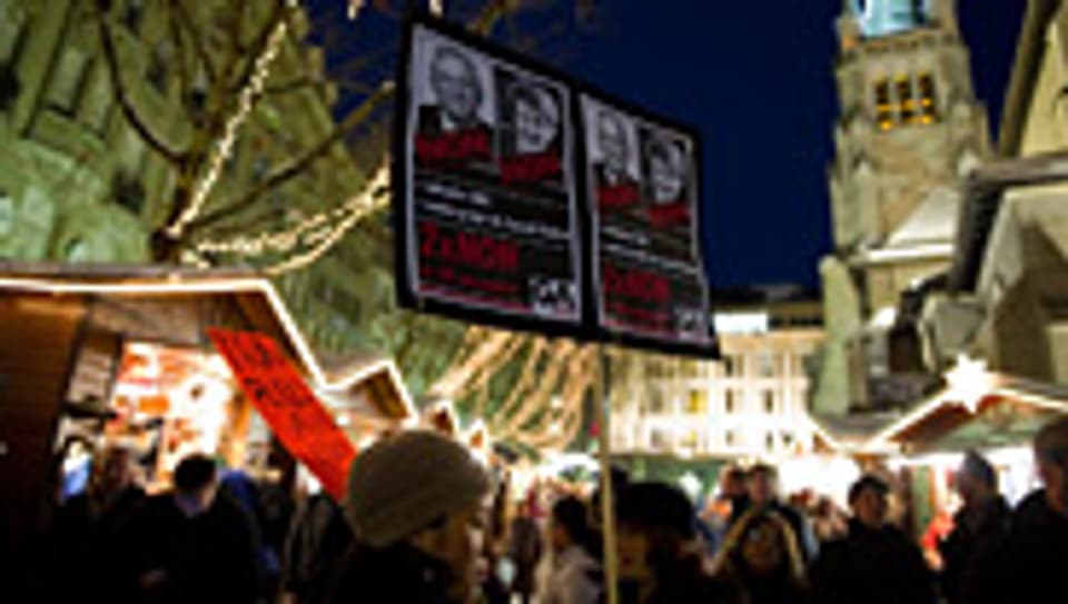 Leute demonstrieren gegen das Abstimmungsresultat der Ausschaffungsinitiative vom 28. November 2010.