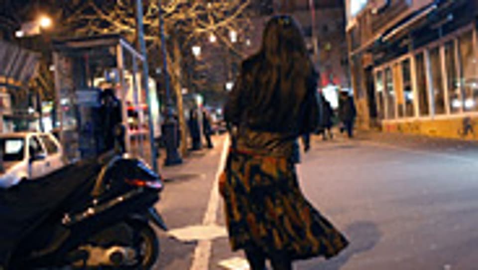 Prostituierte aus China im Belleville Bezirk von Paris.