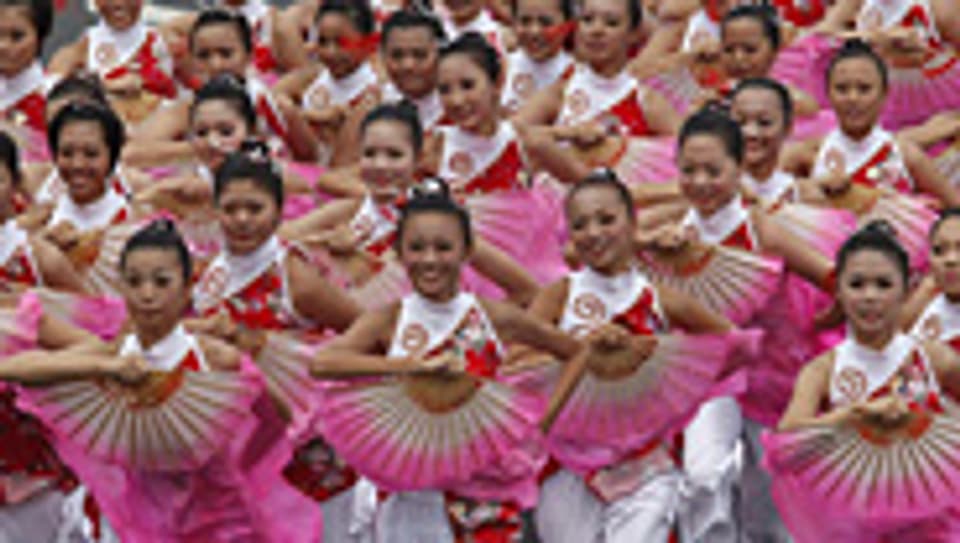 Taiwanesische Tänzerinnen an den Feierlichkeiten zum Nationalfeiertag, 10. Oktober 2011..