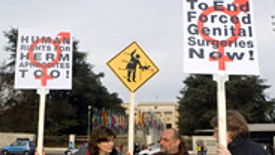 Demonstrieren gegen forcierte Geschlechtsoperationen, Genf 2009.