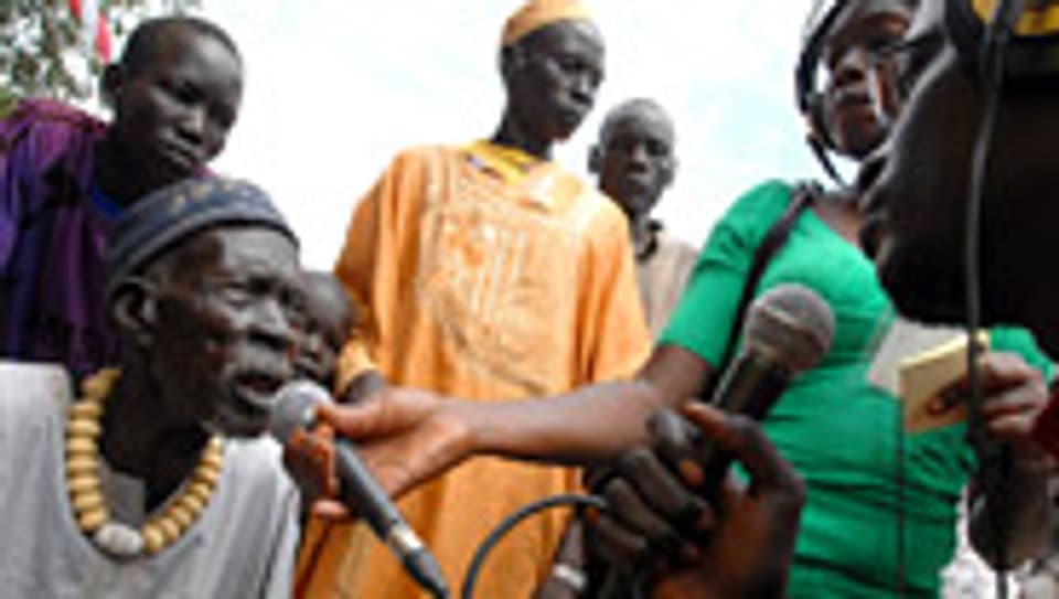 Gegründet von UNO und Fondation Hirondelle: Radio Miraya bei einer Live-Sendung im Sudan.