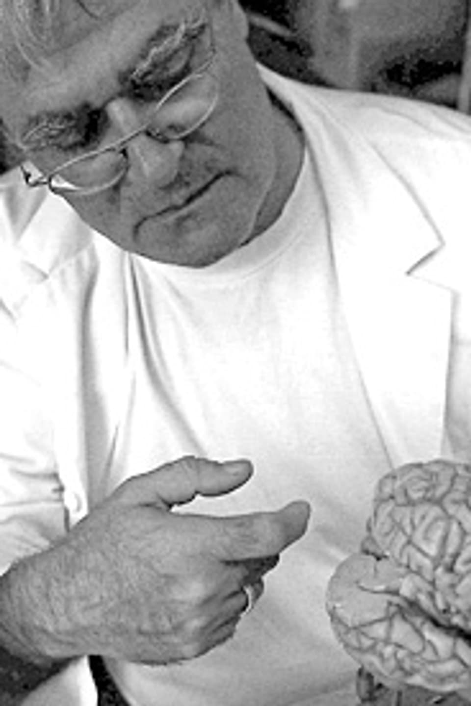 Einer der weniger Forscher auf dem Gebiet der Körperwahrnehmungsstörung: Peter Brugger, Leiter der Neuropsychologischen Abteilung des Universitätsspitals Zürich.
