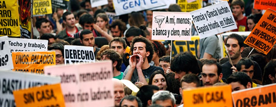 Zukunft ungewiss: Junge Menschen protestieren auf den Strassen von Madrid.