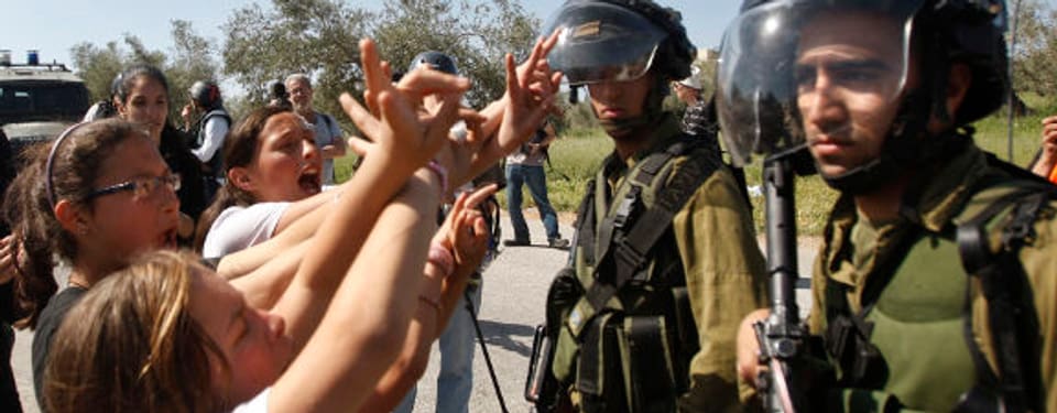 Proteste gegen israelische Soldaten in den besetzten Gebieten.