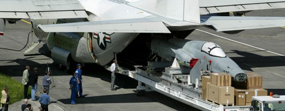 Bereit zum Transport: Ein Schweizer Jagdflugzeug Tiger F-5E wird an die US-Navy verkauft.