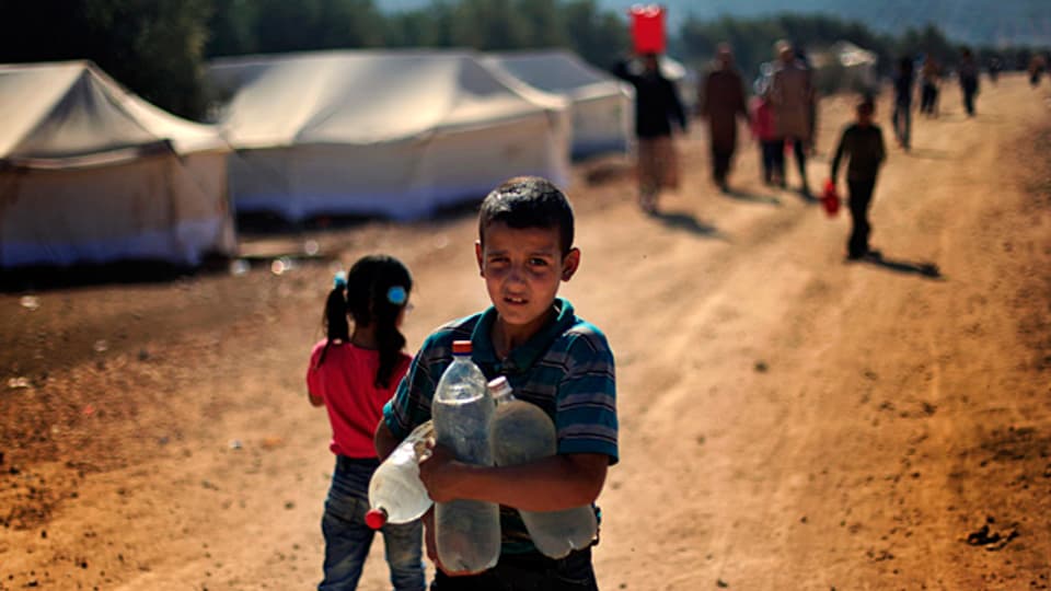 Auf der Flucht im eigenen Land: Syrischer Junge im Flüchtlingscamp in Atma.