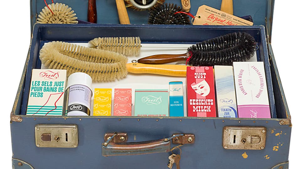 Bürsten und Cremes für die Hausfrau: Typischer «Just»-Koffer für Handelsvertreter, vermutlich aus den 1950er Jahren.
