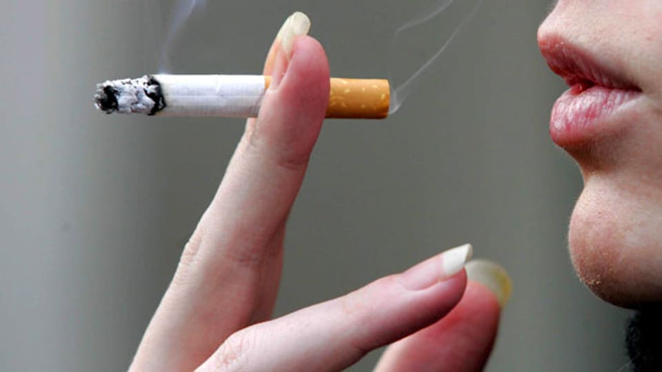 Stimmen aus Politik und Volk fordern, dass Raucher vermehrt zur Kasse gebeten werden sollen.